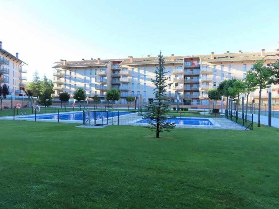 Ferienwohnung Precioso Atico Con Bonitas Vistas A La Pena Oroel Jaca Exterior foto