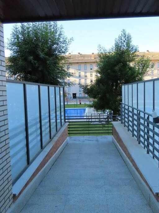 Ferienwohnung Precioso Atico Con Bonitas Vistas A La Pena Oroel Jaca Exterior foto